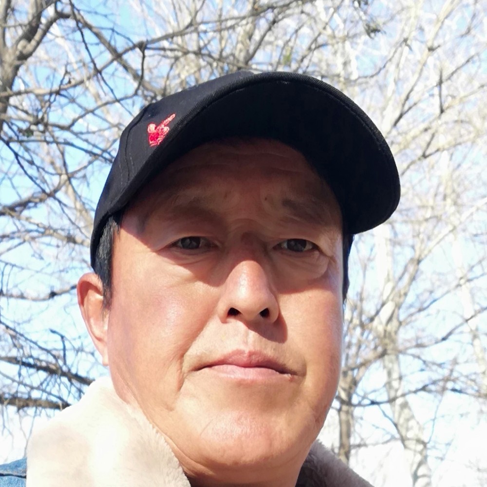 小丸子蹙眉激动的照片