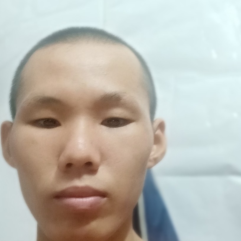 风萧回眸喜悦的照片