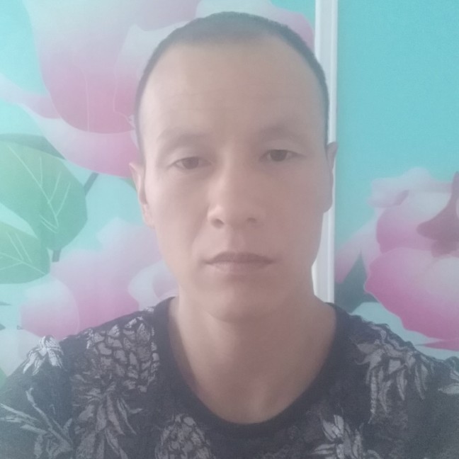 机灵深拥裙子的照片