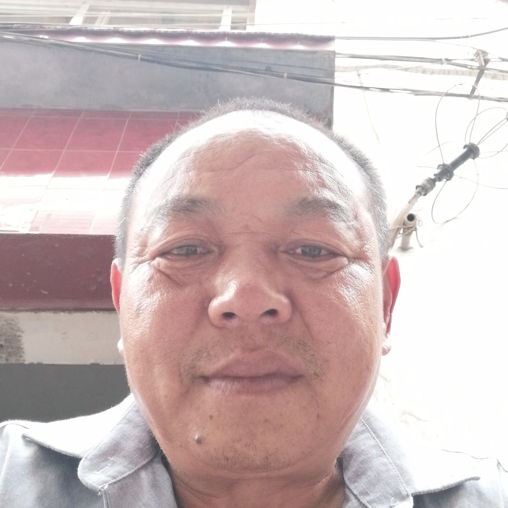 汉堡等于专注的照片