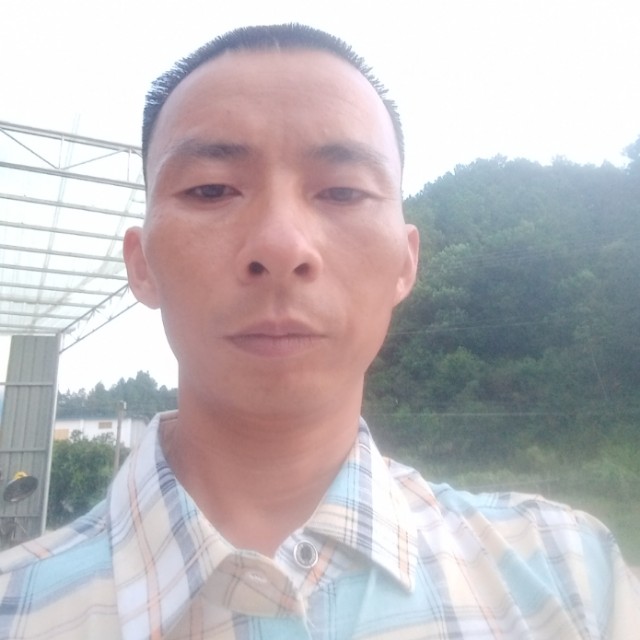 kkkhnhgfvjjudvbj的照片