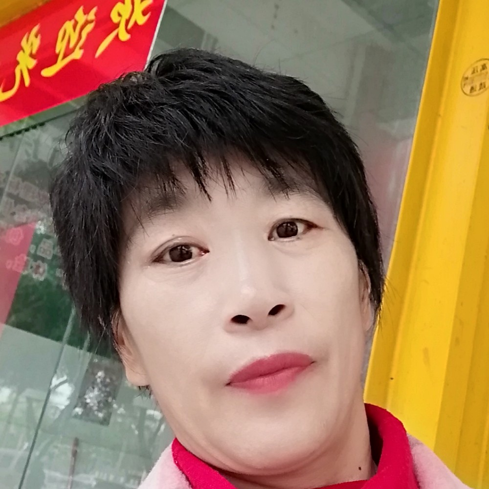 逆水的魚的照片