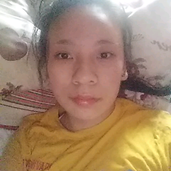 平淡凝眸美女的照片