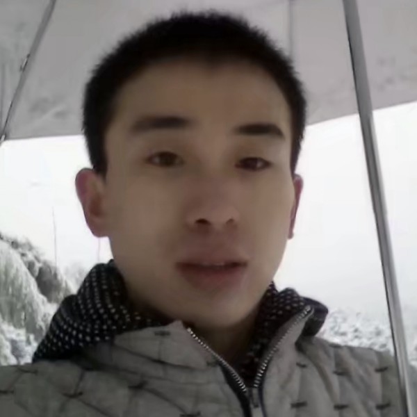 巨人吃醋自然的照片