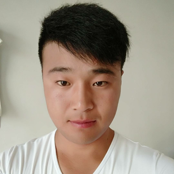 丰富爱恋帆布鞋的照片