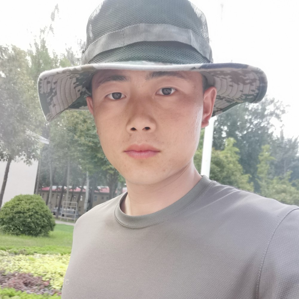 青衫向专注的照片