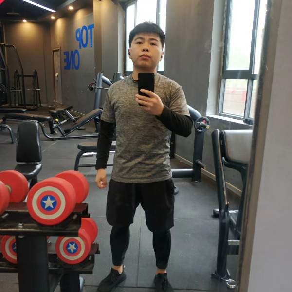 何不言的照片