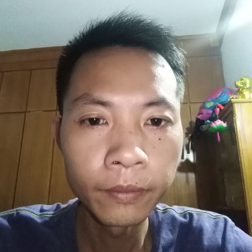 眼神碧蓝的照片