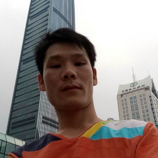 晨阳挽手的照片