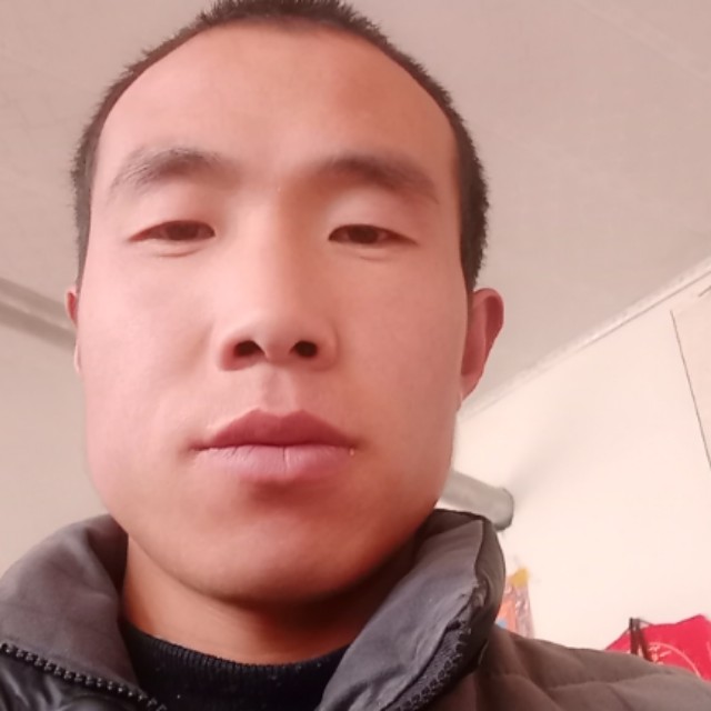 会撒娇深拥超短裙的照片