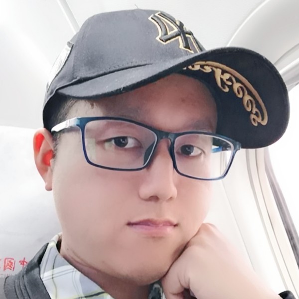 奔跑的枫叶的照片