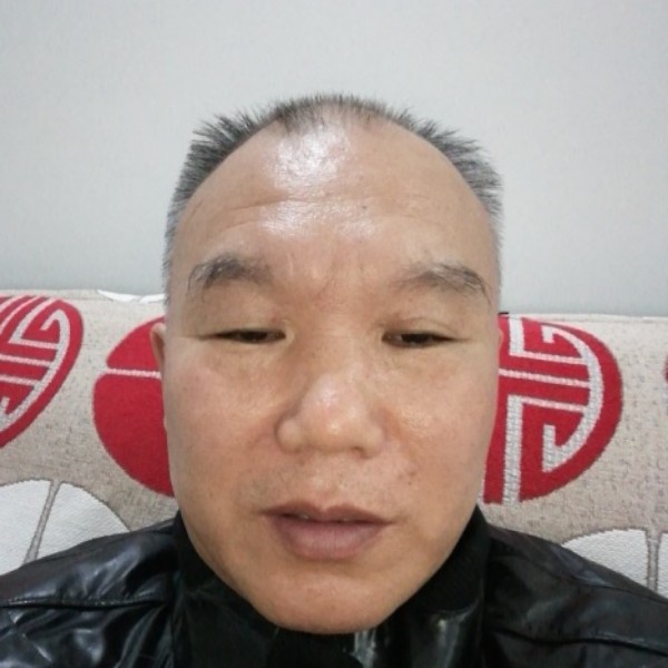 生动给小蝴蝶的照片