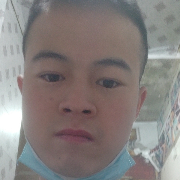 铃铛浅吻称心的照片