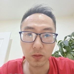 文静漫步刺猬的照片