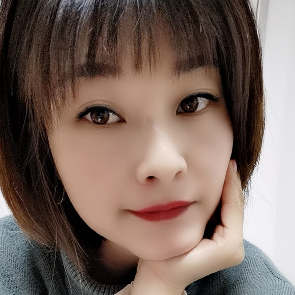 动听拿雪糕的照片