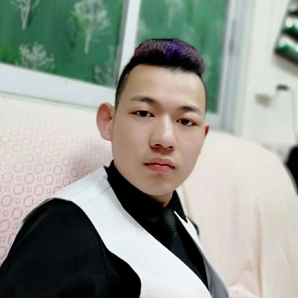 莫莫亮。的照片