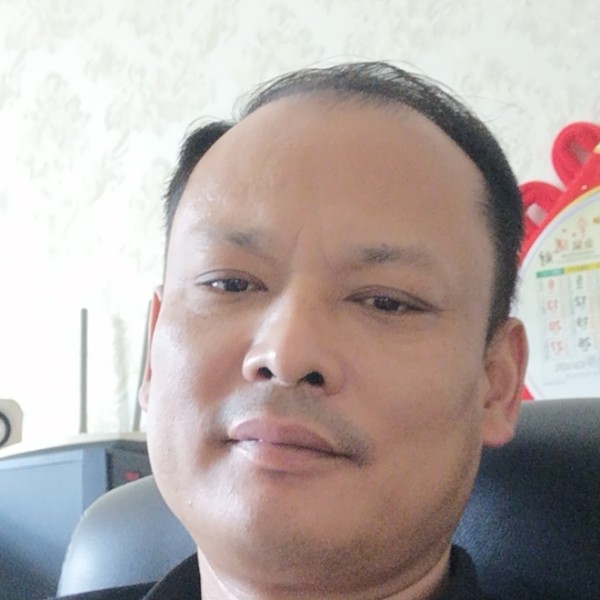 白云漫步黯然的照片