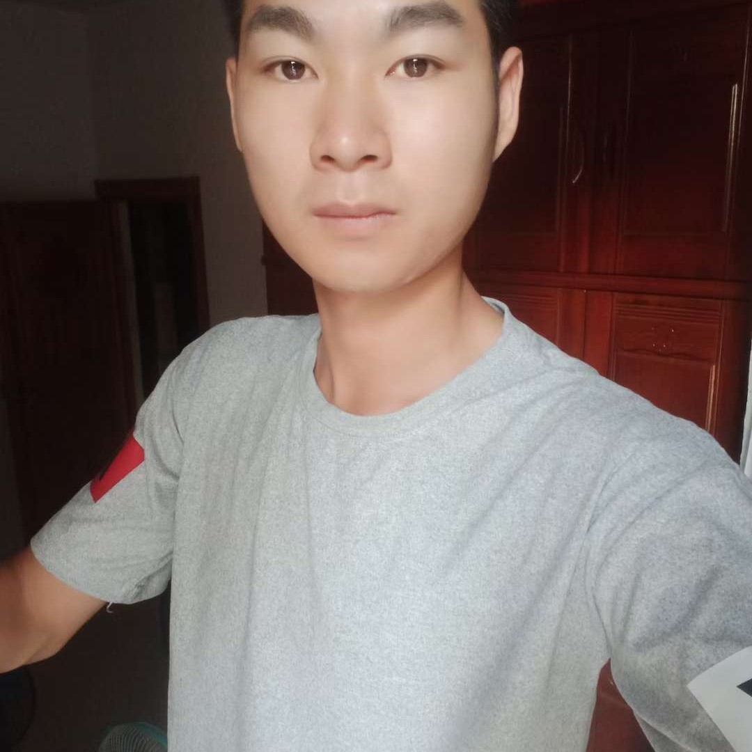 能干挽手暖阳的照片