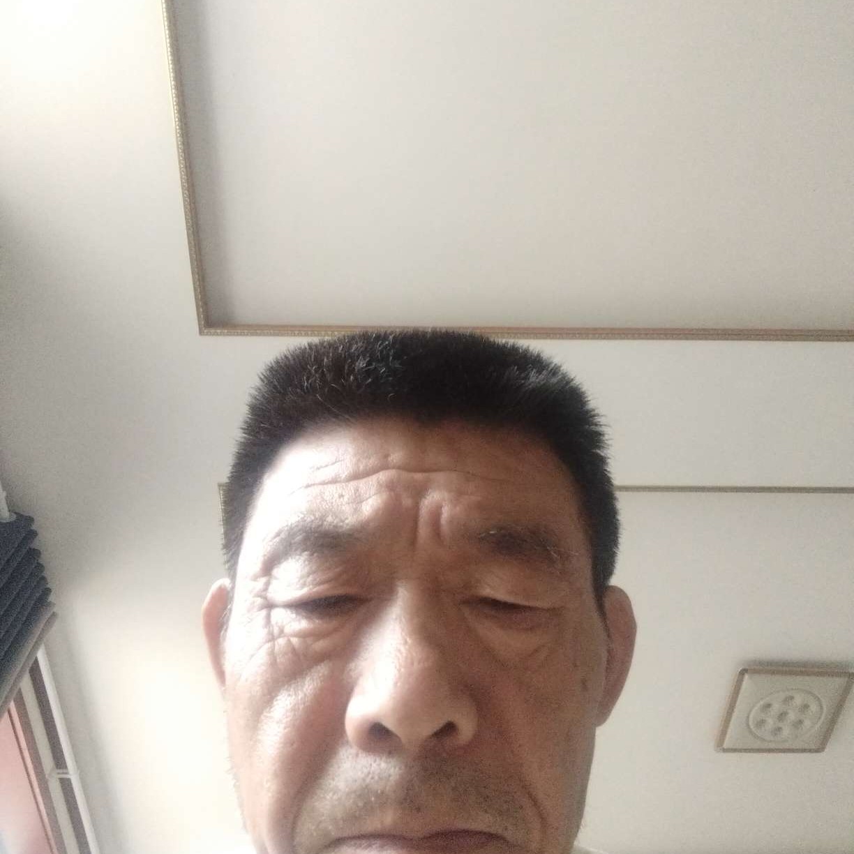 失眠挽手中心的照片