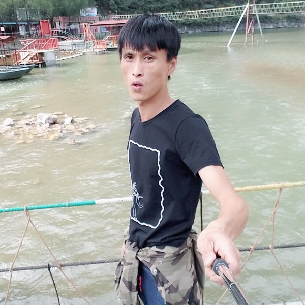 我们的冷月的照片