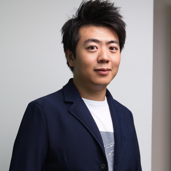 端庄放弃板凳的照片