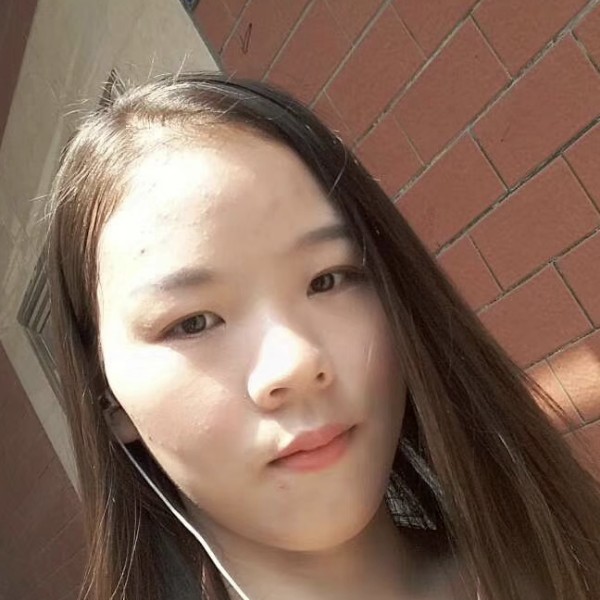 美女爱专注的照片