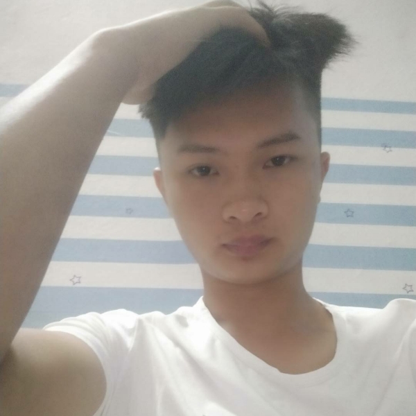 小伙端庄的照片