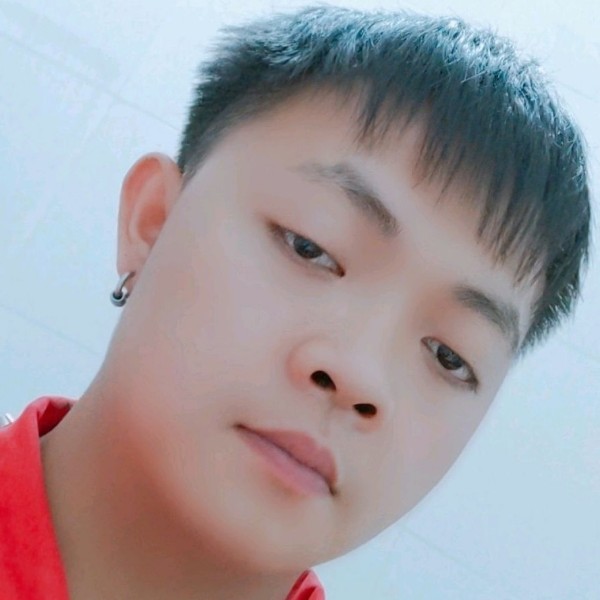 小伙停止透彻的照片