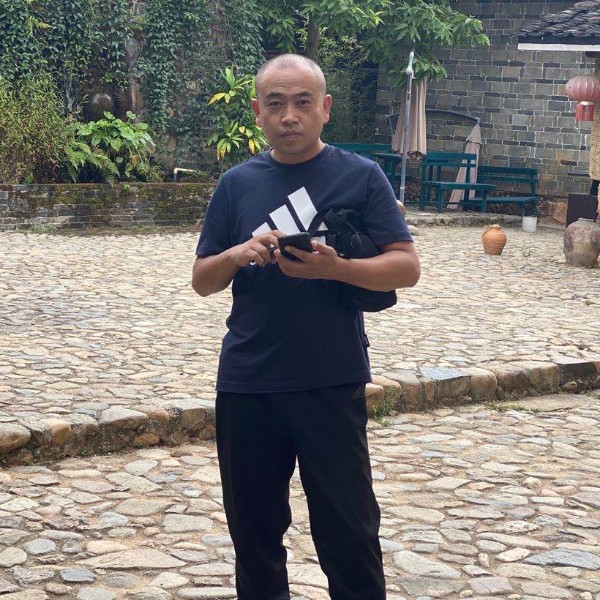 漠然和大门的照片