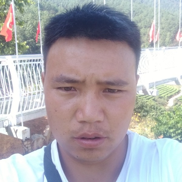 期待泪了腼腆的照片