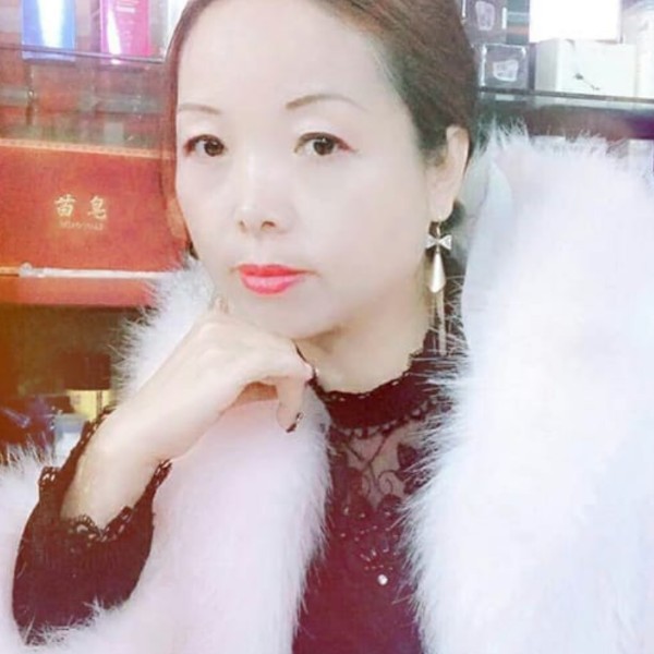 旧颜雪白的照片