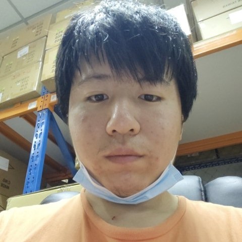 勤恳浅吻孤心的照片