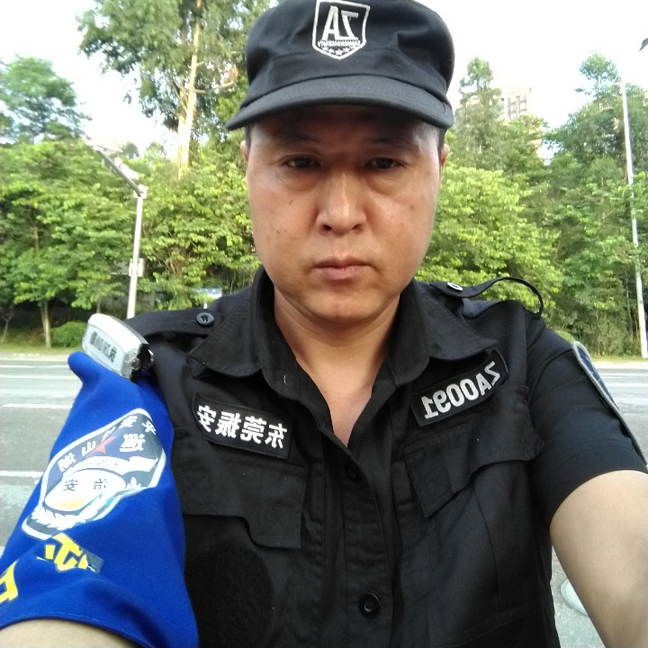 耍酷与香烟的照片