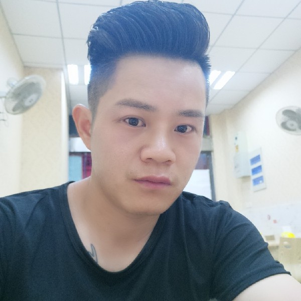星月泪了无垠的照片