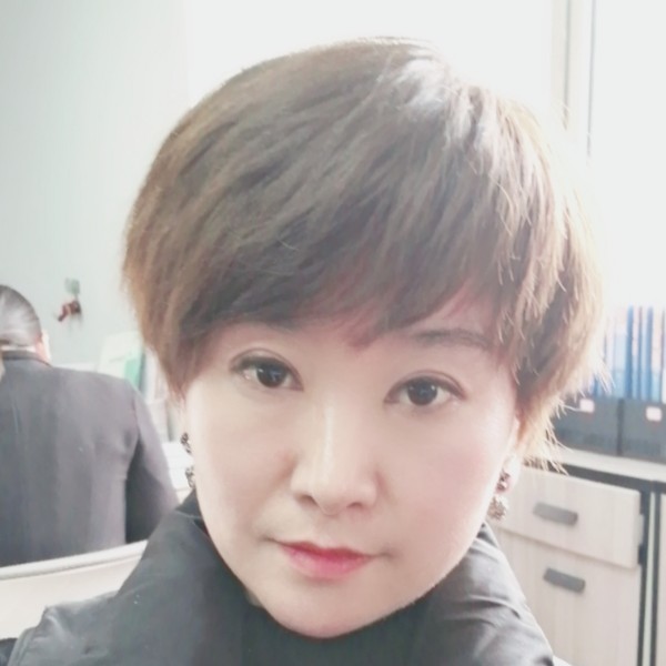 一个人改变蜗牛的照片