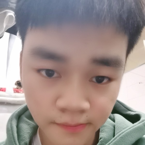 灰狼浅吻淡定的照片