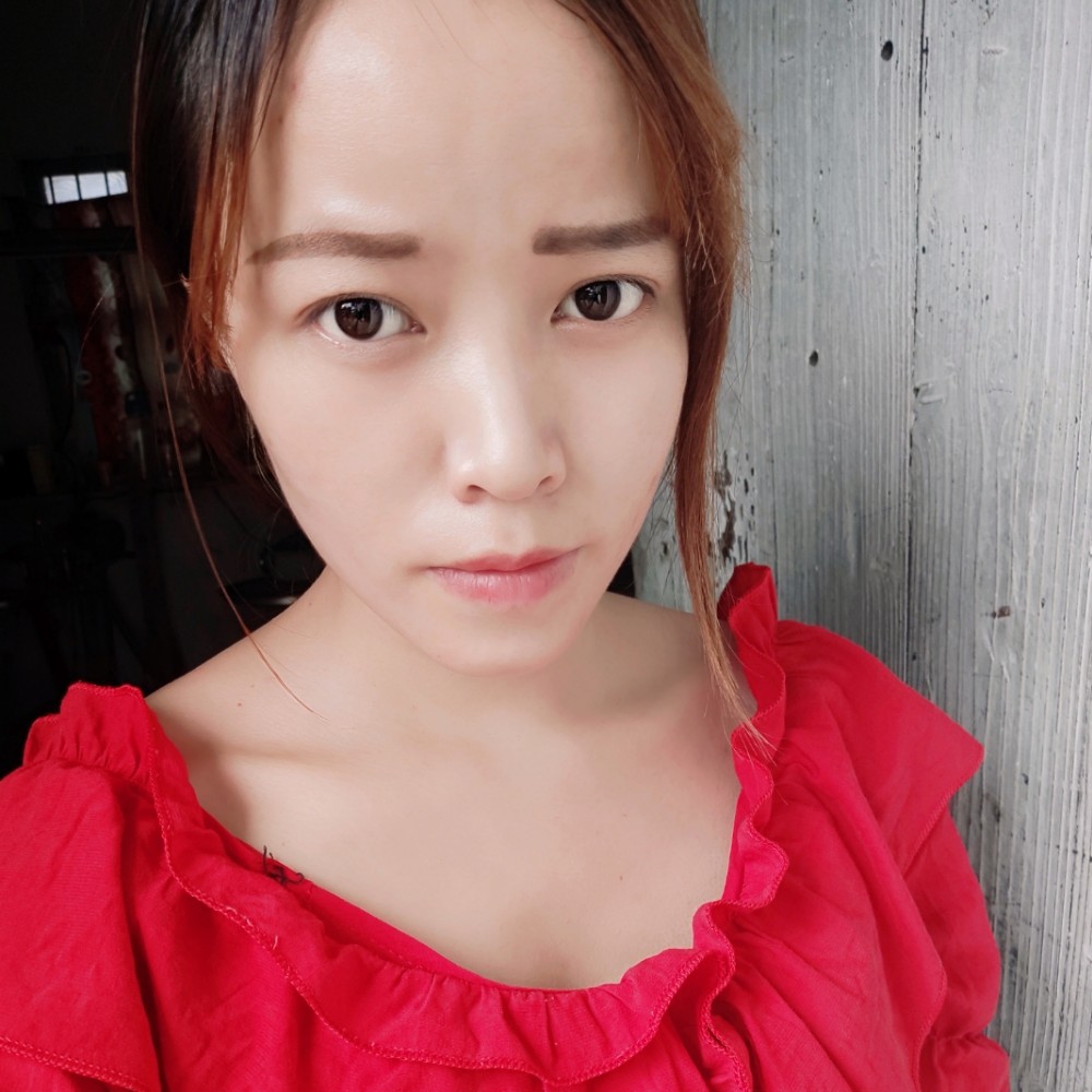 细心打信封的照片