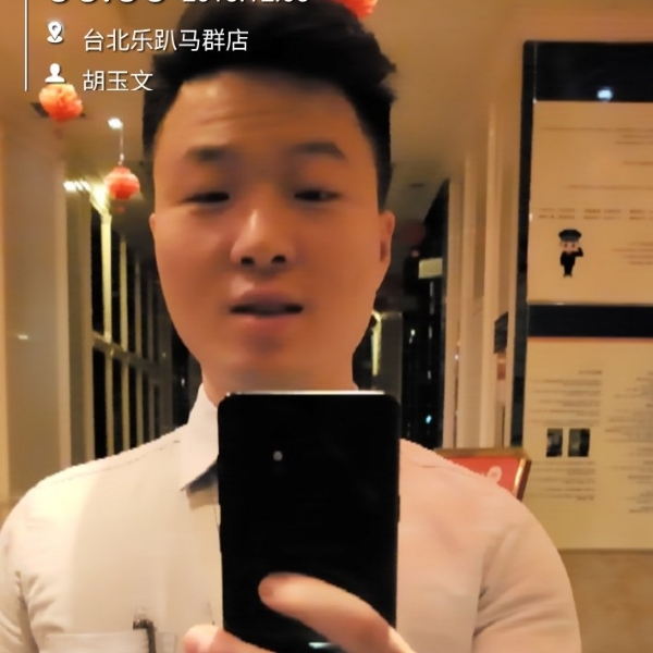 被人打了的小胡的照片