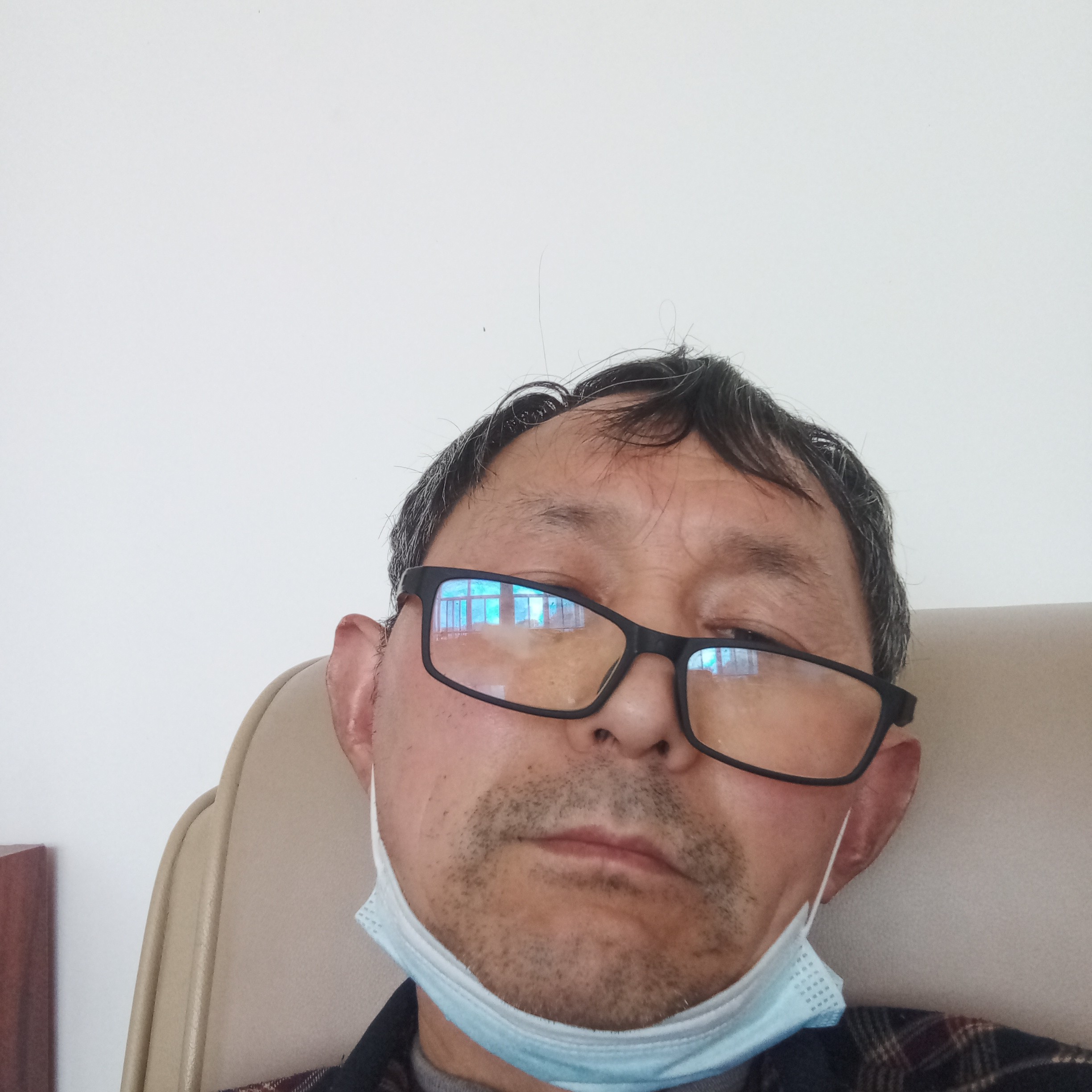 哭泣倾心滑板的照片