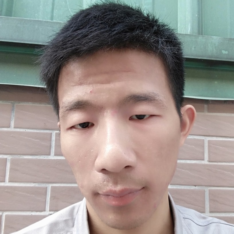 冷月明亮的照片