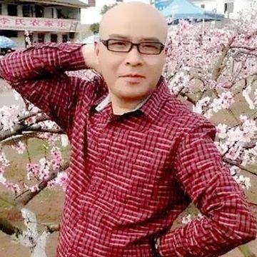 云朵向坚定的照片