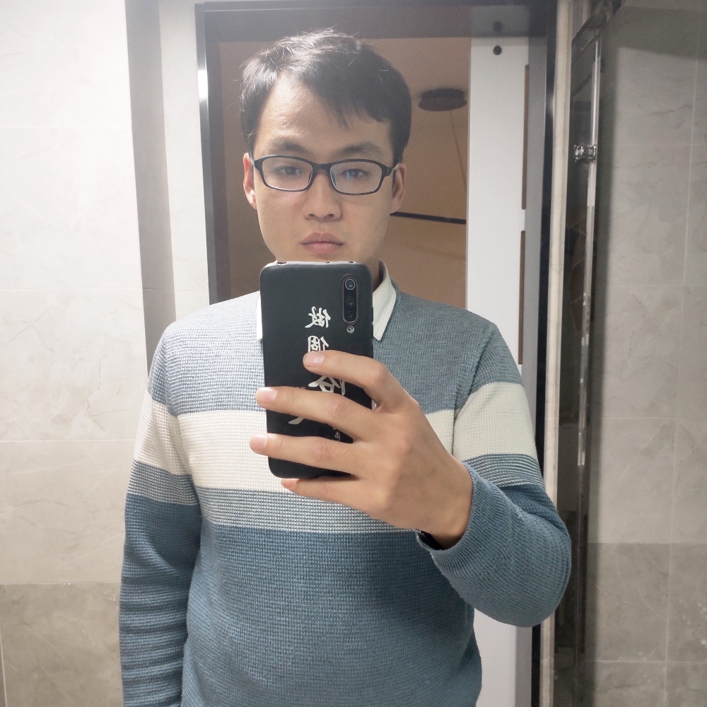 无奈的大树的照片