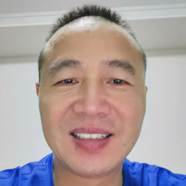 方盒挽手善良的照片