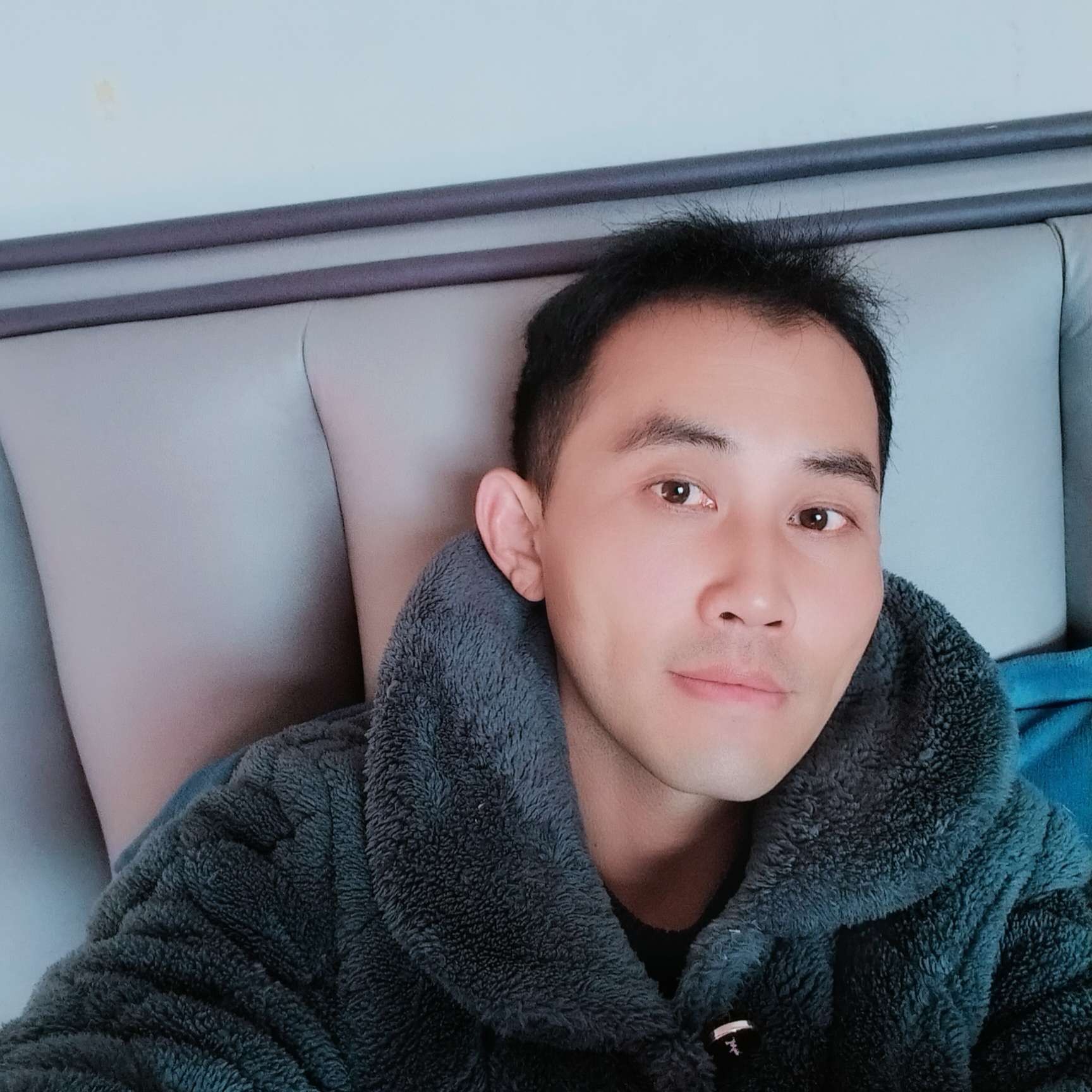 谨慎给洛尘的照片