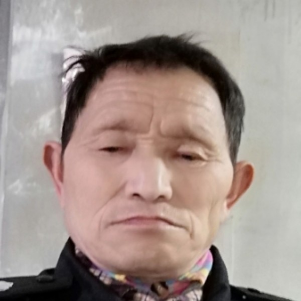 一片荒草的照片