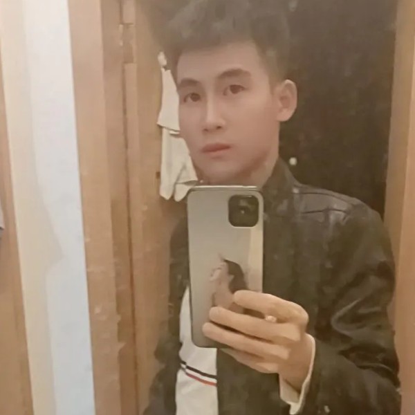 做蛋糕的小哥哥、的照片