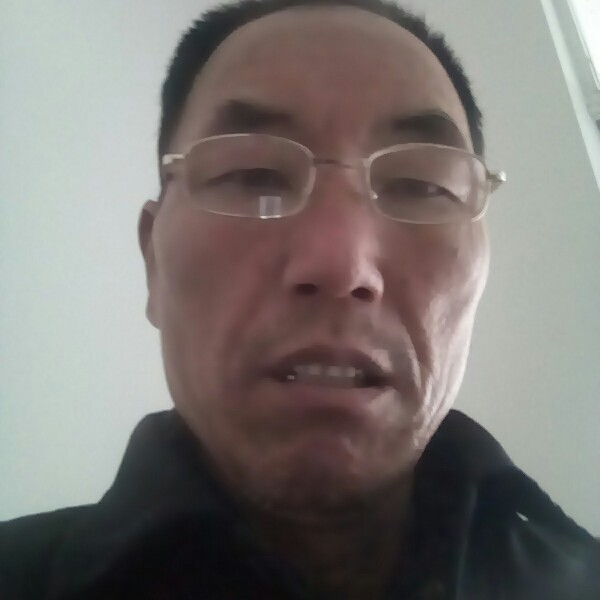 R拉长紫萱的照片