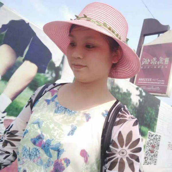 怕孤独爱绿草的照片