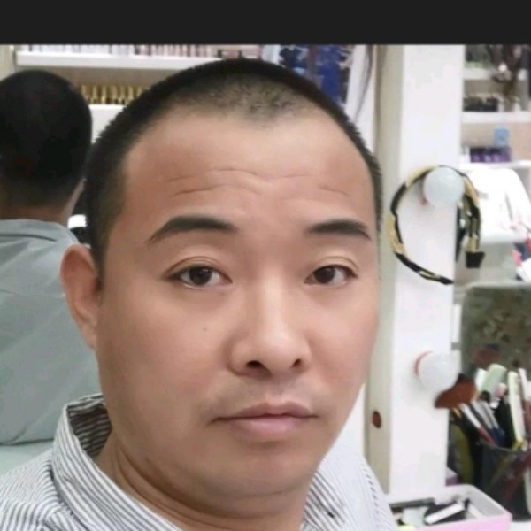 开朗邂逅白猫的照片