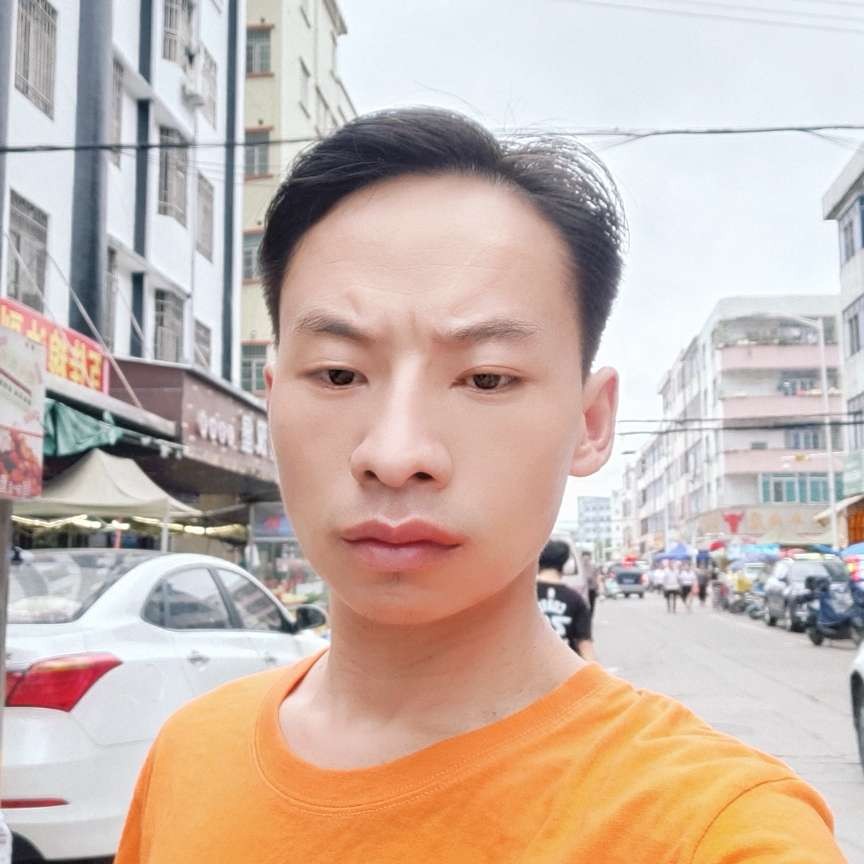 甜美回首衬衫的照片